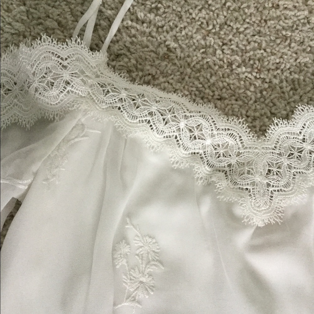 Wayf Amelia Cold Shoulder white Blouse size Medium